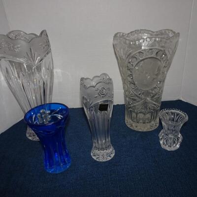 LOT 99. COLLECTION OF VASES
