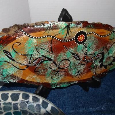 LOT 100. HOME DECOR