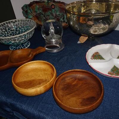 LOT 100. HOME DECOR