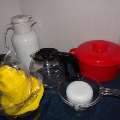 LOT 101. MISC KITCHEN ITEMS