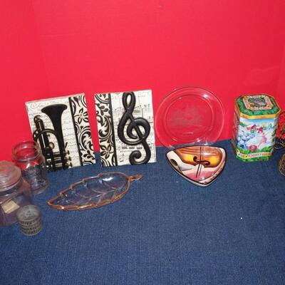 LOT 105. HOME DECOR ITEMS