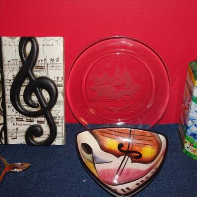 LOT 105. HOME DECOR ITEMS