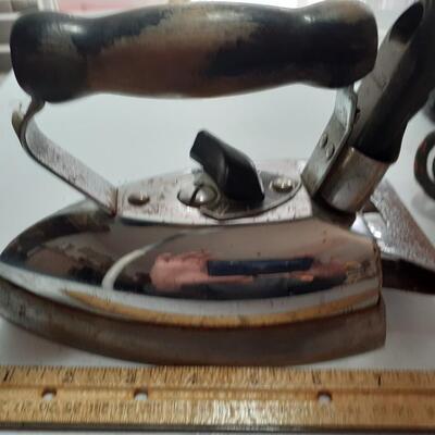 Vintage Coleman clothes Iron