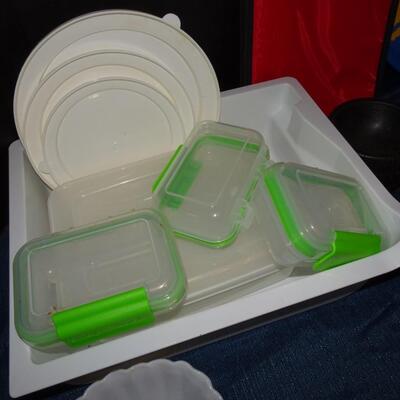 LOT 109. KITCHEN ITEMS