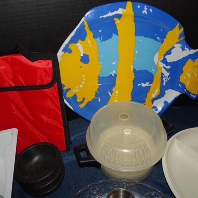 LOT 109. KITCHEN ITEMS
