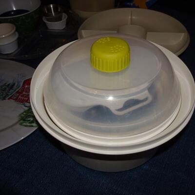 LOT 109. KITCHEN ITEMS
