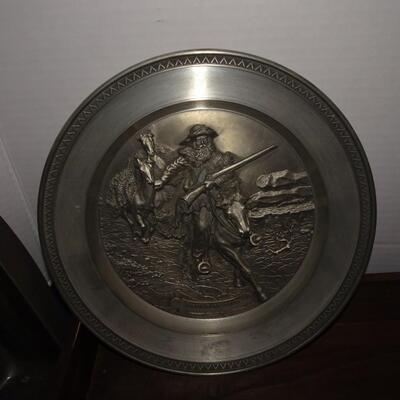 LOT 112. VARIETY OF HOME DECOR