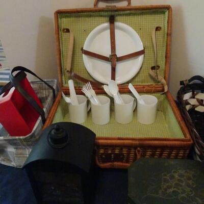 LOT 114. HOME DECOR AND PICNIC BASKET