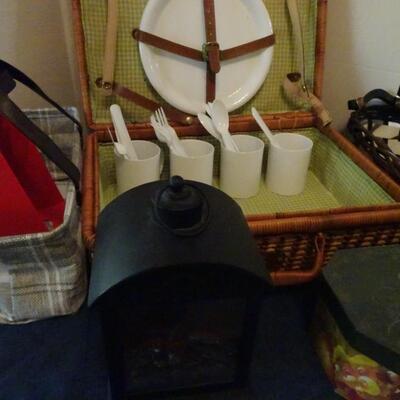 LOT 114. HOME DECOR AND PICNIC BASKET
