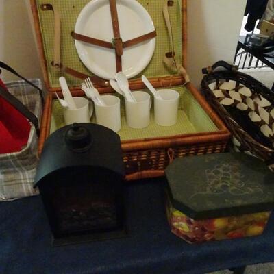 LOT 114. HOME DECOR AND PICNIC BASKET