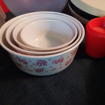 LOT 115. PLASTIC KITCHEN ITEMS AND GEORGE FOREMAN GRILL