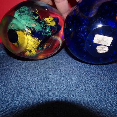 LOT #116. GLASS HOME DECOR (FOUR)