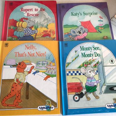 Lot of 8 Early Readers