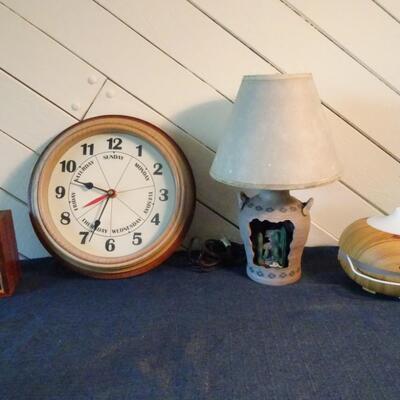 LOT 120. CLOCK, LAMP AND HOME DECOR