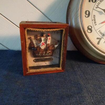 LOT 120. CLOCK, LAMP AND HOME DECOR