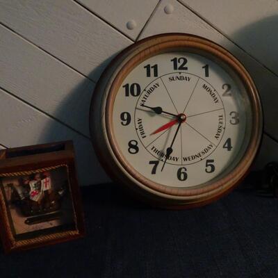 LOT 120. CLOCK, LAMP AND HOME DECOR