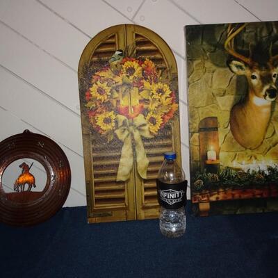 LOT 121. WALL HOME DECOR