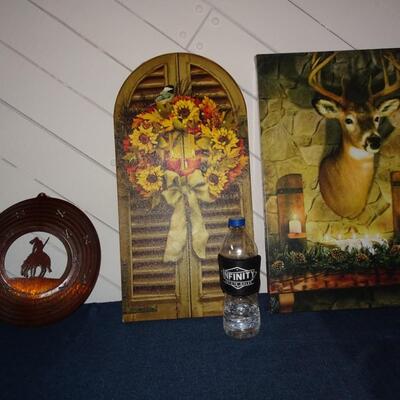 LOT 121. WALL HOME DECOR