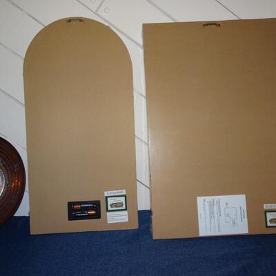 LOT 121. WALL HOME DECOR
