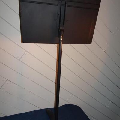 LOT 122. MUSIC STAND