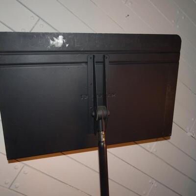 LOT 122. MUSIC STAND