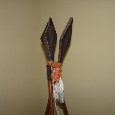 LOT 139. NATIVE AMERICAN SHELF