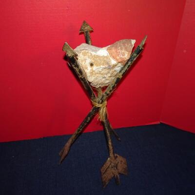LOT 131. NATIVE AMERICAN INSPIRED HOME DECOR