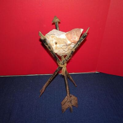 LOT 131. NATIVE AMERICAN INSPIRED HOME DECOR