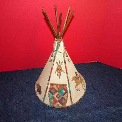 LOT 133. NATIVE AMERICAN INSPIRED HOME DECOR TEPEE