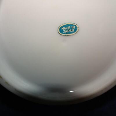 LOT 134. DECORATIVE VASE MADE IN JAPAN