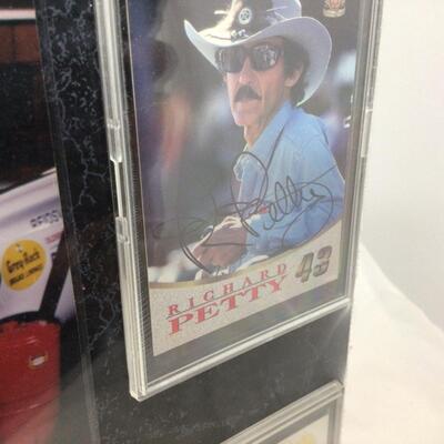 121) NASCAR | Petty Family Plaque and Collector Cards
