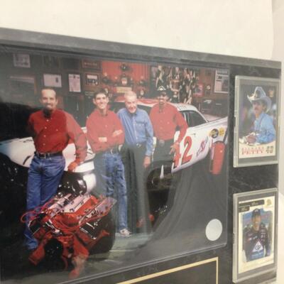 121) NASCAR | Petty Family Plaque and Collector Cards
