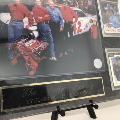 121) NASCAR | Petty Family Plaque and Collector Cards