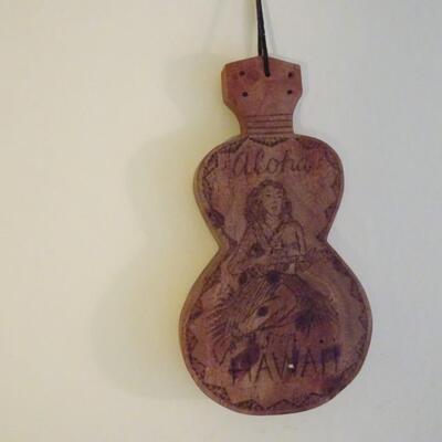 LOT 140. HAWAII WALL DECOR