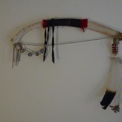 LOT 142.  NATIVE AMERICAN INSPIRED WALL DECOR