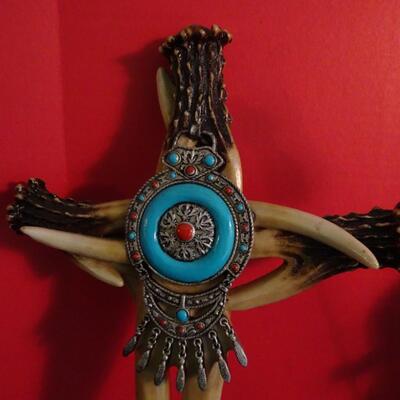 LOT 143.    NATIVE AMERICAN INSPIRED DECOR