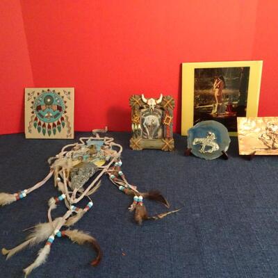 LOT 154. NATIVE AMERICAN INSPIRED HOME DECOR