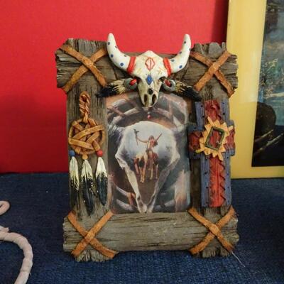 LOT 154. NATIVE AMERICAN INSPIRED HOME DECOR