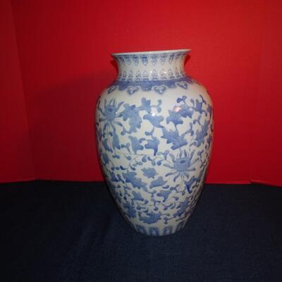 LOT 157. BLUE AND WHITE  VASE