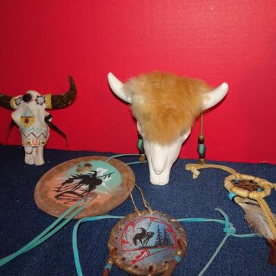 LOT 159. NATIVE AMERICAN INSPIRED DECOR