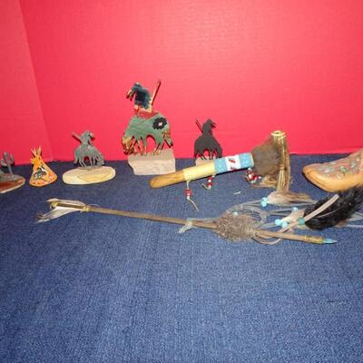LOT 160. NATIVE AMERICAN INSPIRED DECOR