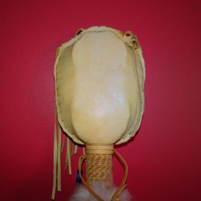 LOT 161. NATIVE AMERICAN INSPIRED DECOR MUSIC INSTRUMENT