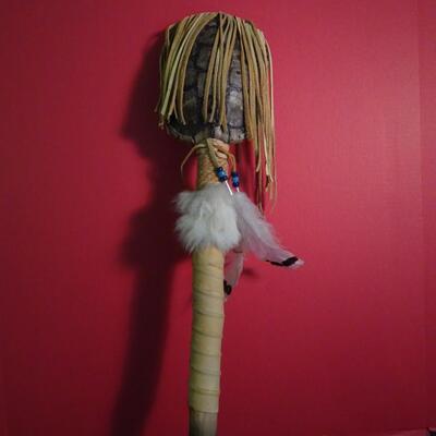 LOT 161. NATIVE AMERICAN INSPIRED DECOR MUSIC INSTRUMENT