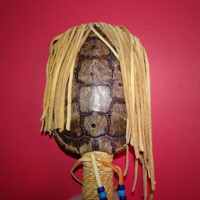 LOT 161. NATIVE AMERICAN INSPIRED DECOR MUSIC INSTRUMENT
