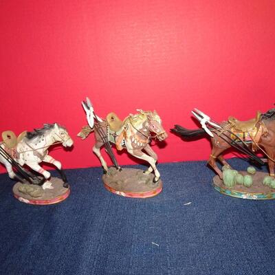 LOT 162. DECORATIVE HORSES