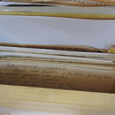 Pinewood Recipe Box 4" W x 7" L x 5"  Includes Home Made Recipes...Yummy!