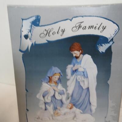 2 Pc Christmas Lot: 14in Nativity Ceramic Statue,Has Small Chip 20in Mesh Wreath