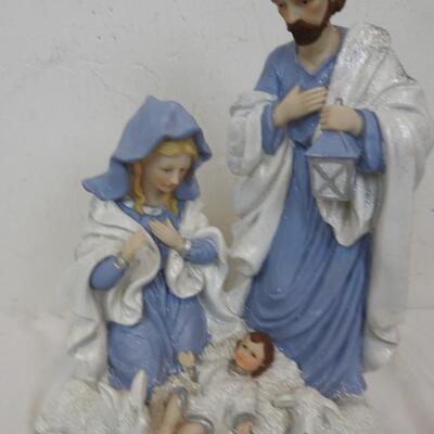 2 Pc Christmas Lot: 14in Nativity Ceramic Statue,Has Small Chip 20in Mesh Wreath