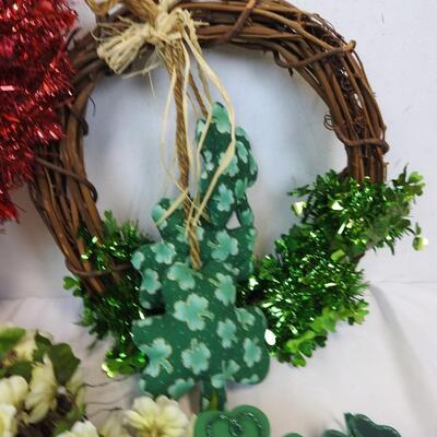 Valentine's/St Patrick's/Patriotic/Spring Decor Lot: Wreaths, Vase, Tinsel Star