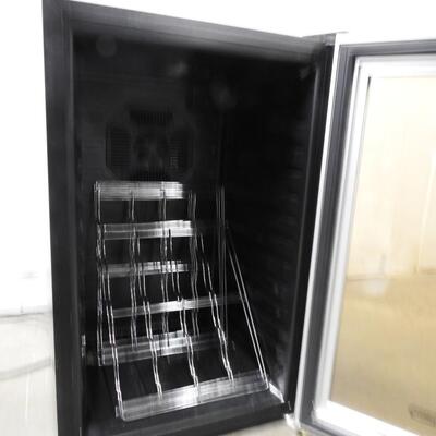 28in Thermoelectric Wine Cooler Model #TWR282S: Black/Silver, WORKS